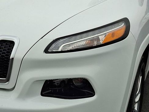 Certified 2018 Jeep Cherokee Overland image 11