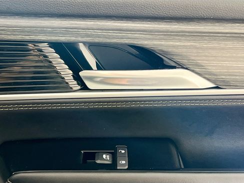 Used 2024 Jeep Wagoneer Series II w/ Flexible Seating Group RWD image 32