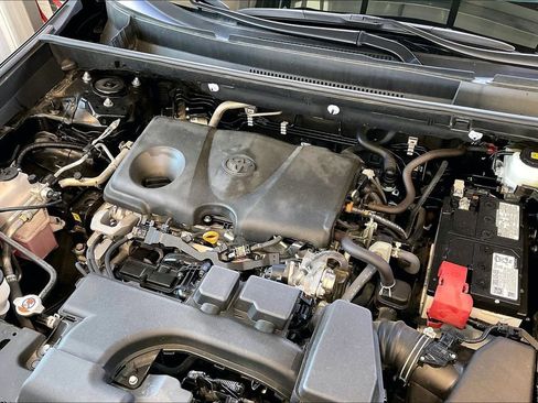 Used 2025 Toyota RAV4 XLE FWD image 31