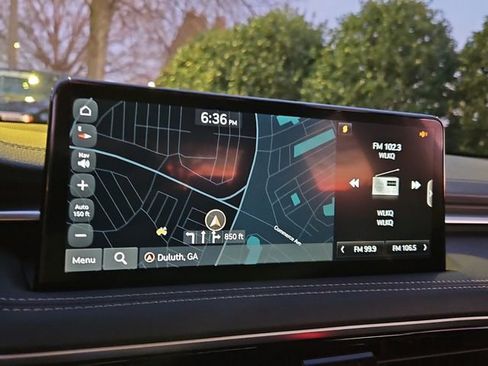 Used 2025 Genesis G70 2.5T image 23