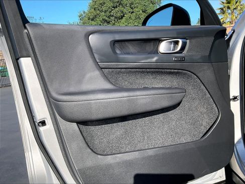 Used 2023 Volvo XC40 Recharge Plus image 26