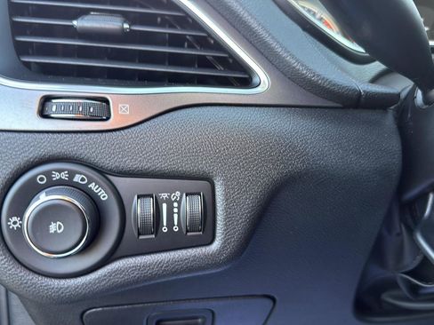 Used 2020 Jeep Cherokee Latitude Plus image 18