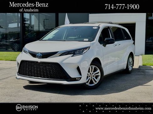Used 2023 Toyota Sienna XSE AWD/4WD image 1