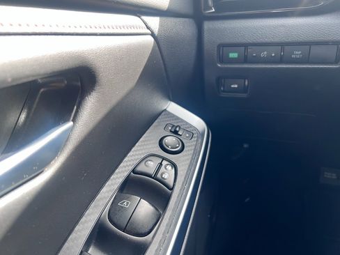 Used 2024 Nissan Sentra SR w/ SR Premium Package image 17