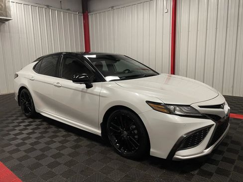 Used 2021 Toyota Camry XSE w/ Navigation Package image 5