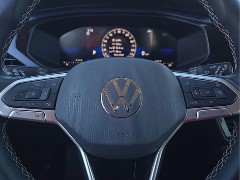 Used 2024 Volkswagen Taos SE image 19