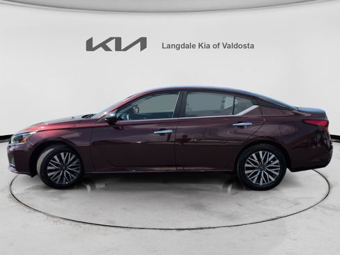 Used 2024 Nissan Altima 2.5 SV FWD image 10