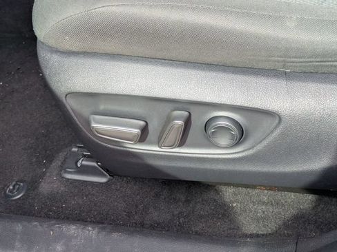 Used 2022 Toyota RAV4 XLE FWD image 13