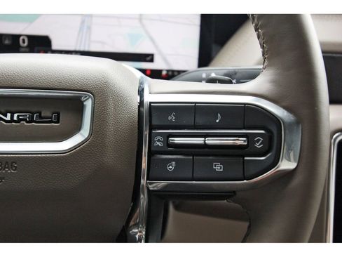 Used 2025 GMC Yukon XL Denali w/ Sun & Power Step Package image 17