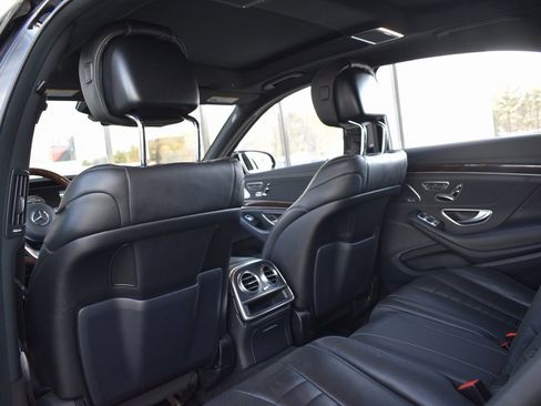 Used 2020 Mercedes-Benz S 560 4MATIC Sedan w/ Premium Package image 17