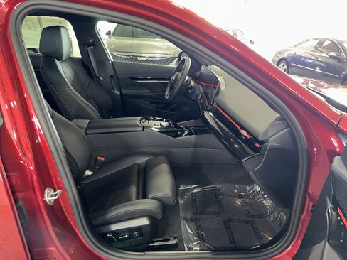 Used 2025 BMW 530i w/ M Sport Package image 10