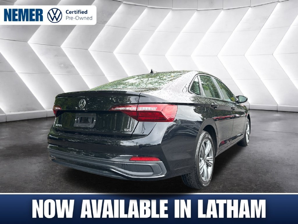 Certified 2024 Volkswagen Jetta SE w/ Panoramic Sunroof Package FWD image 5
