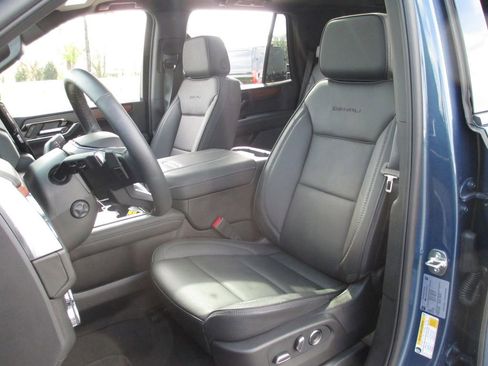 Used 2026 GMC Yukon Denali w/ Sun & Power Step Package image 23