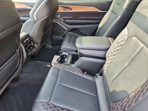Used 2023 Jeep Grand Cherokee L Summit AWD/4WD image 5