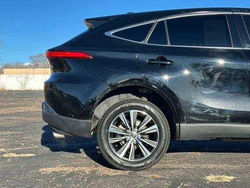 Used 2021 Toyota Venza LE image 27