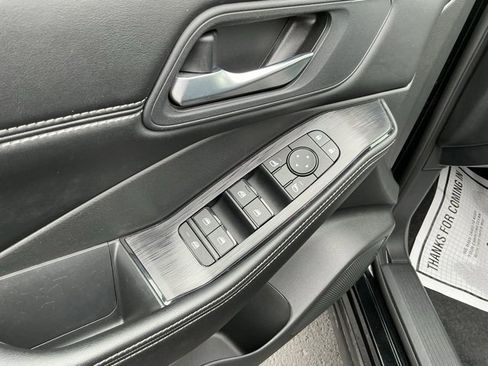 Used 2022 Nissan Rogue SV w/ SV Premium Package image 15