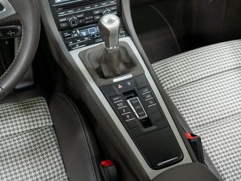 Certified 2014 Porsche 911 50th Anniversary Edition RWD image 34