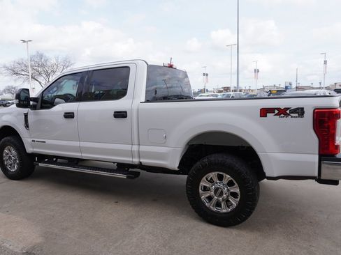 Used 2019 Ford F250 XLT w/ XLT Value Package image 4