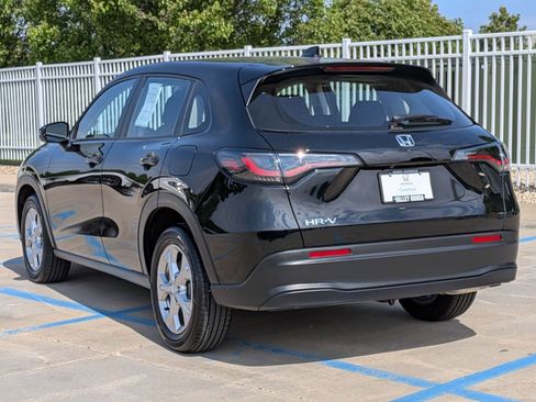 Certified 2025 Honda HR-V LX image 9