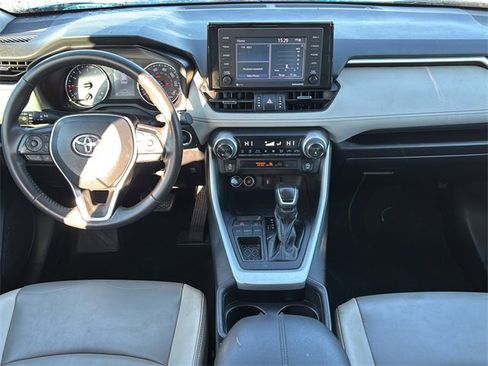 Used 2021 Toyota RAV4 XLE Premium image 14