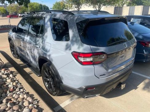 Used 2025 Honda Pilot Black Edition image 4