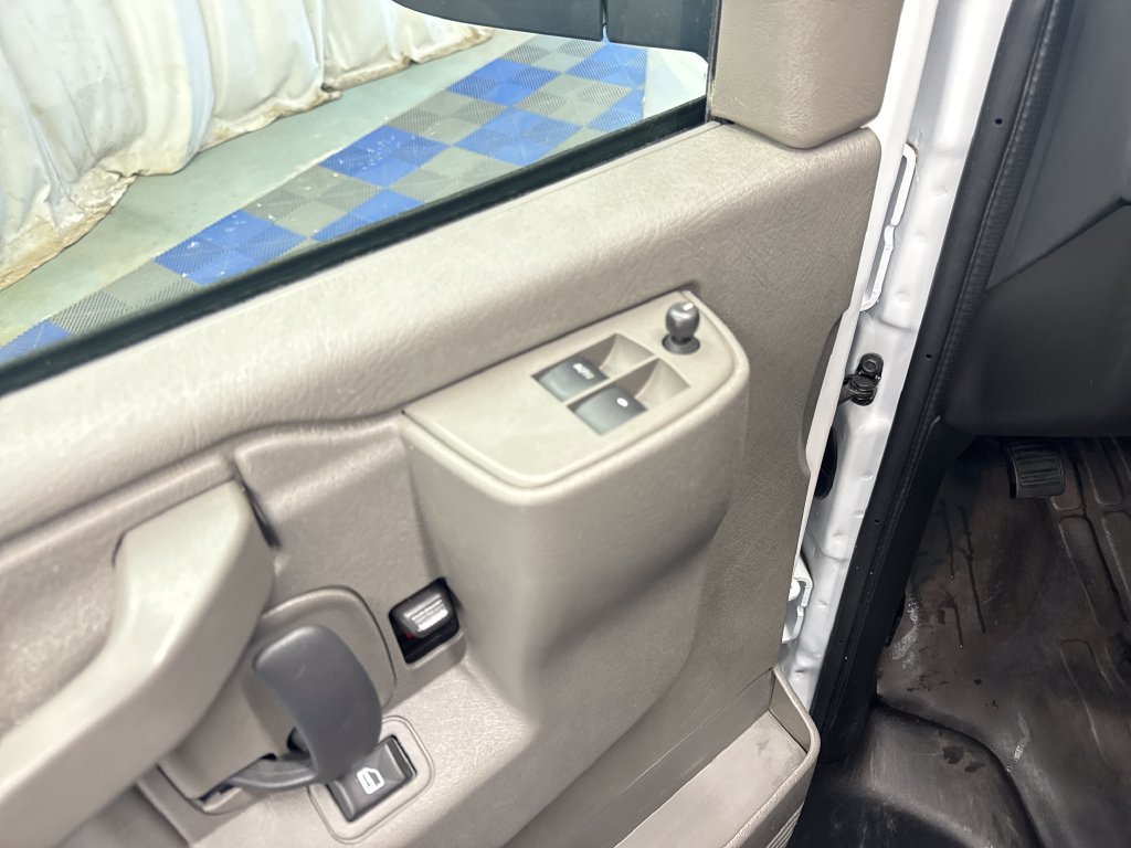 Used 2025 Chevrolet Express 2500 w/ Driver Convenience Package RWD image 15