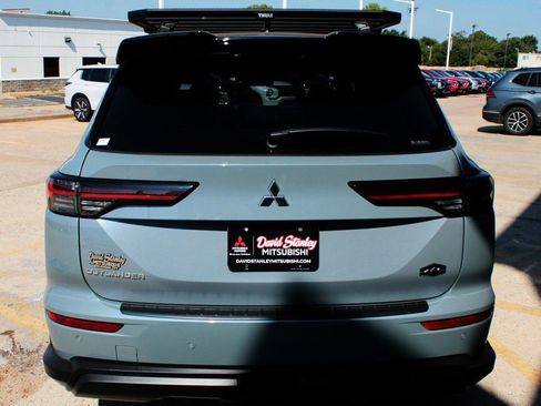 New 2025 Mitsubishi Outlander SE image 10