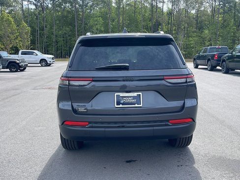 Used 2025 Jeep Grand Cherokee Altitude image 6
