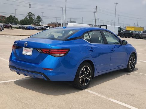 Used 2025 Nissan Sentra SV FWD image 5