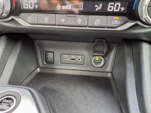 Used 2025 Nissan Sentra SV w/ All-Weather Package FWD image 10