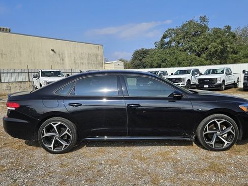 Used 2022 Volkswagen Passat 2.0T R-Line image 4