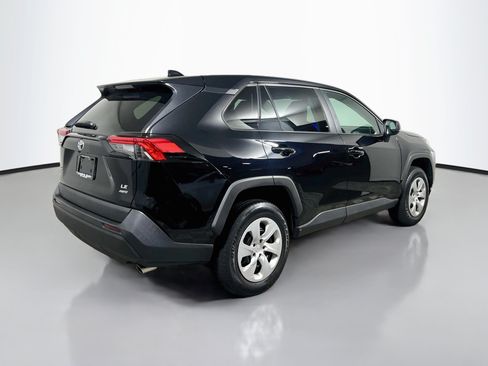 Used 2024 Toyota RAV4 LE AWD/4WD image 4