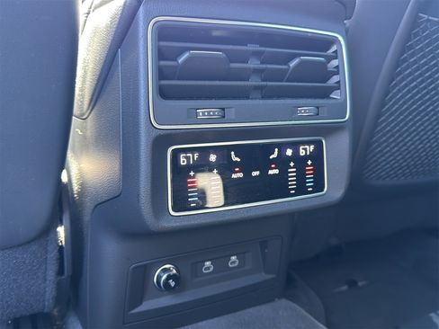 Used 2022 Audi Q8 Premium Plus image 12