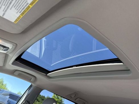 Used 2018 Toyota Sienna XLE w/ XLE Navigation Package FWD image 16