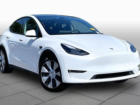 Used 2023 Tesla Model Y AWD image 2