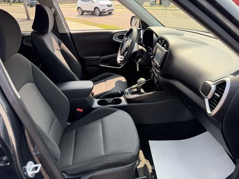 Used 2020 Kia Soul LX FWD image 18