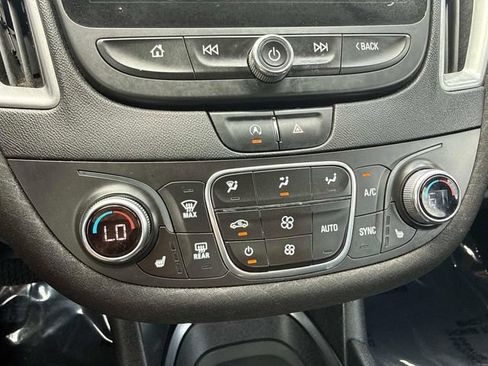 Used 2022 Chevrolet Malibu LT FWD image 17