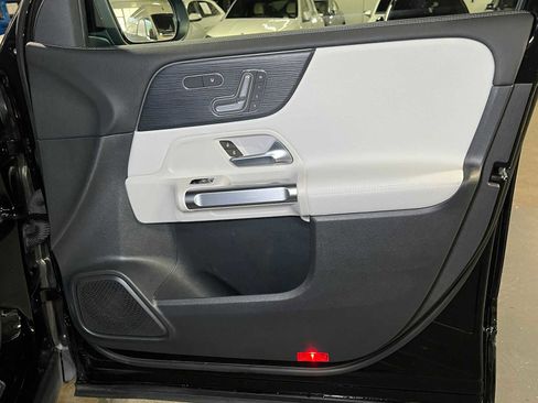 Certified 2023 Mercedes-Benz GLB 250 4MATIC image 10