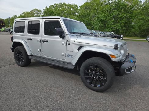 Used 2023 Jeep Wrangler Unlimited Sahara w/ Cold Weather Group AWD/4WD image 2