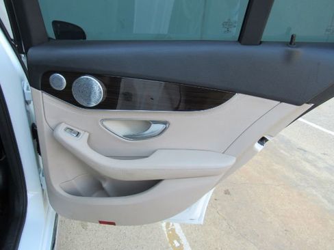 Used 2016 Mercedes-Benz C 300 Sedan image 24