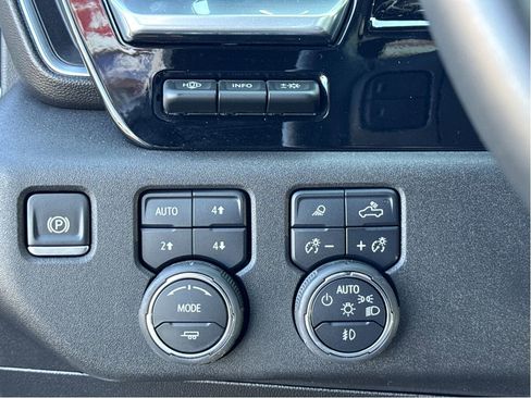 Used 2024 Chevrolet Silverado 2500 High Country w/ High Country Premium Package image 12
