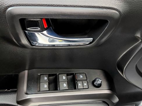 Used 2022 Toyota Tacoma TRD Off-Road image 22