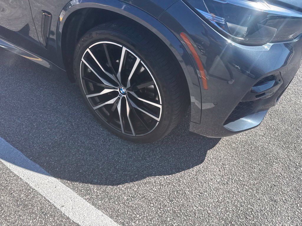 Used 2022 BMW X5 sDrive40i w/ M Sport Package RWD image 4