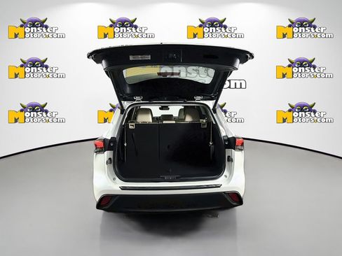 Used 2020 Toyota Highlander XLE AWD/4WD image 27