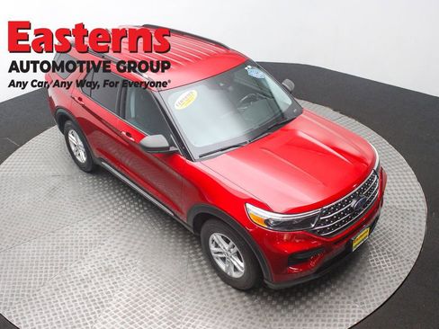 Used 2021 Ford Explorer XLT image 3