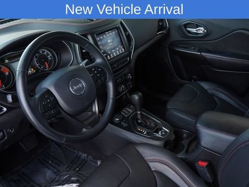 Used 2019 Jeep Cherokee Trailhawk AWD/4WD image 31