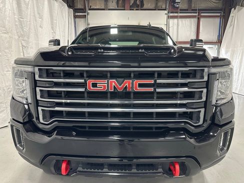 Used 2022 GMC Sierra 2500 AT4 image 2