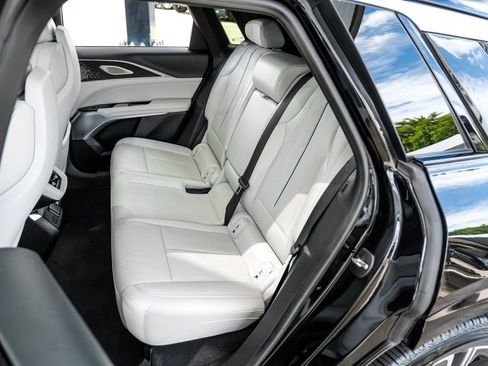 Used 2023 Cadillac Lyriq AWD image 41