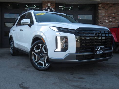 Used 2023 Hyundai Palisade Limited AWD/4WD image 2