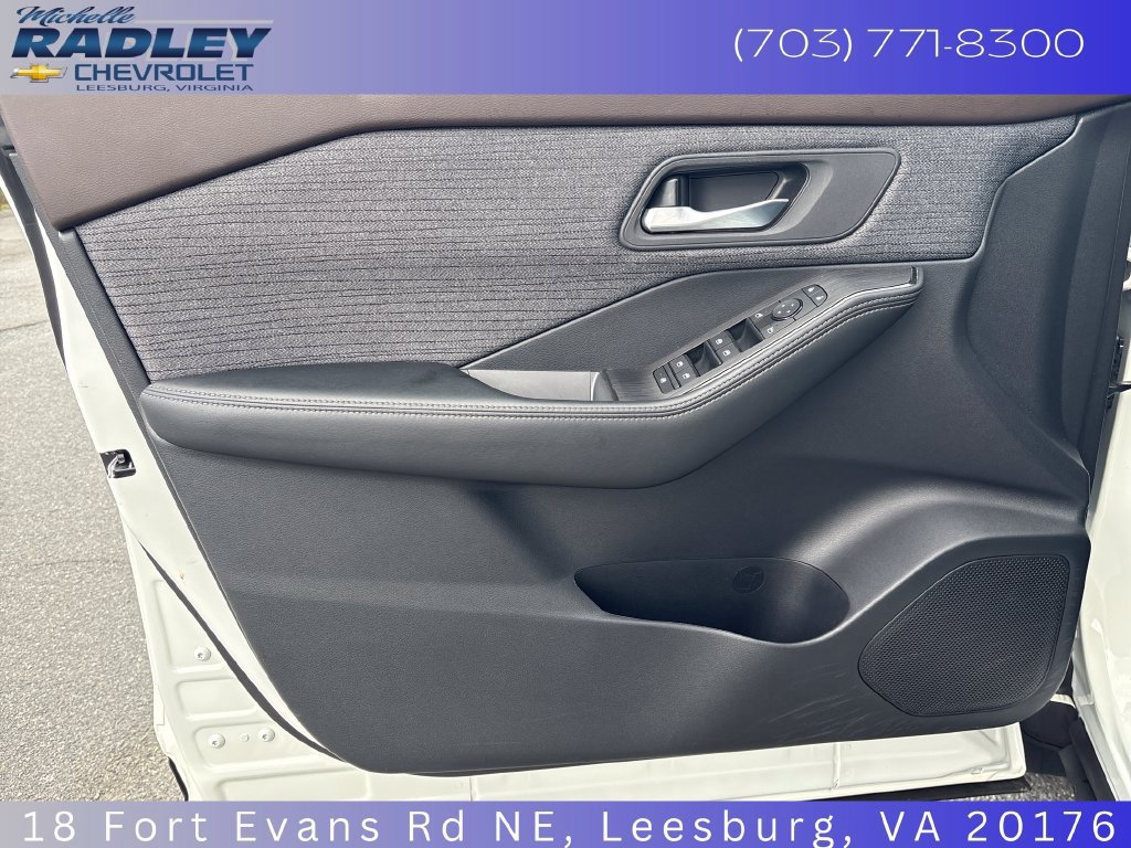 Used 2023 Nissan Rogue SV AWD/4WD image 12